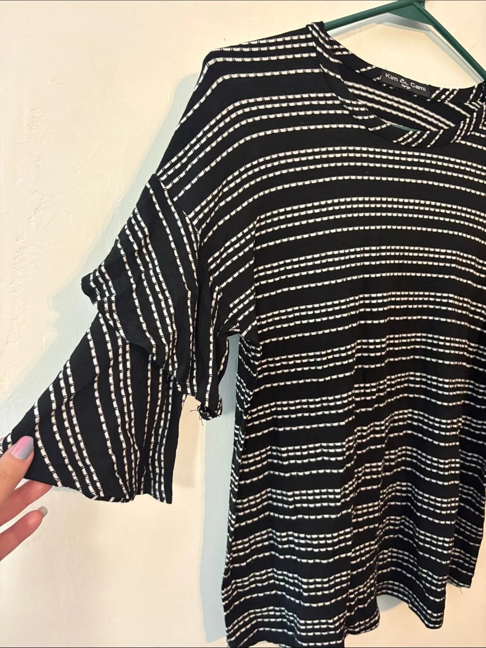 Kim & Cami Black & White Striped Short Sleeve Tee size Large